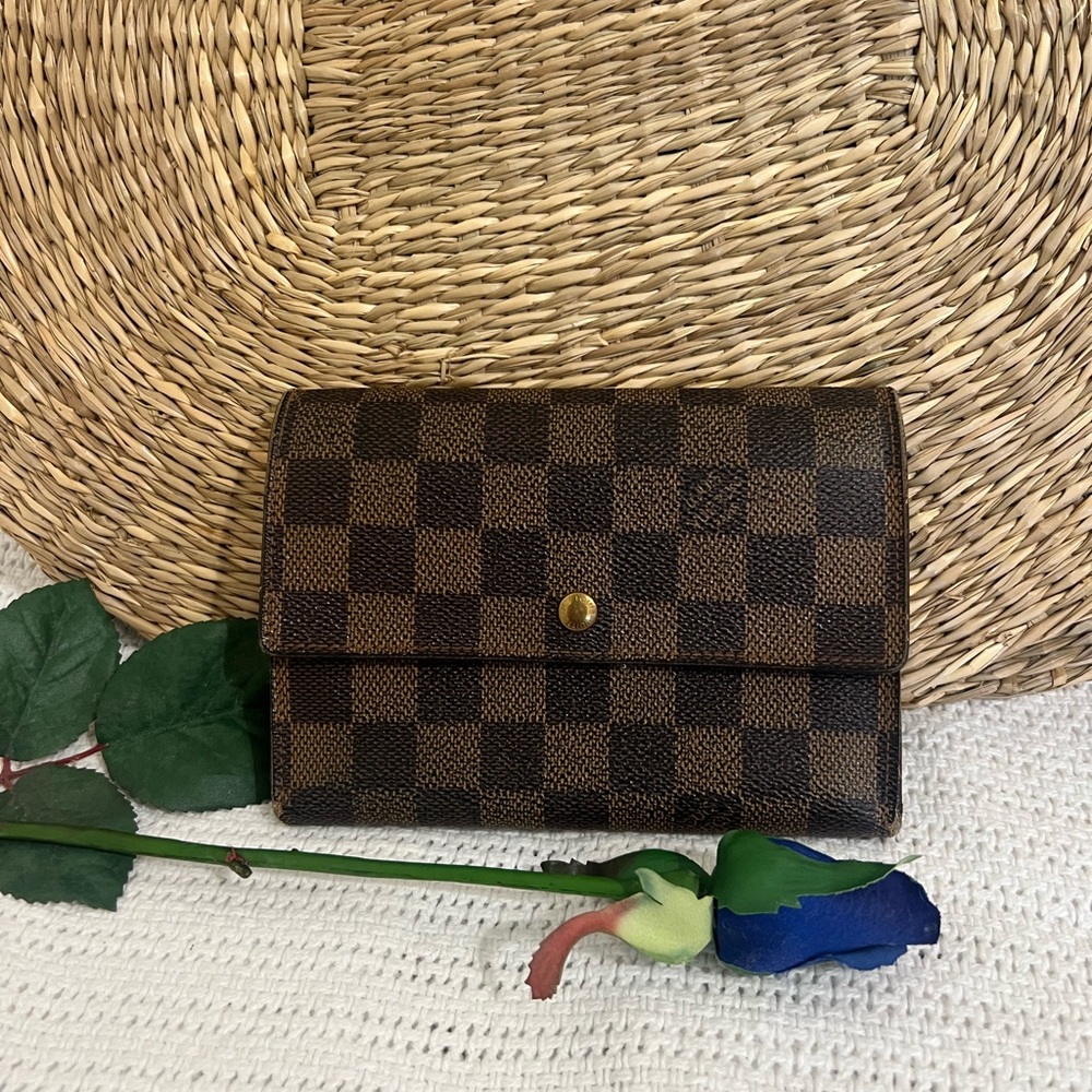 Louis Vuitton Trifold Wallet in signature Damier Ebene